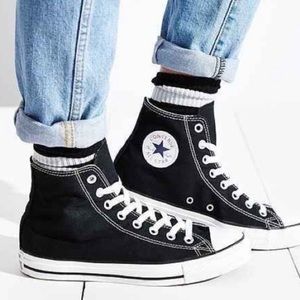 CONVERSE BLACK HIGH TOPS
